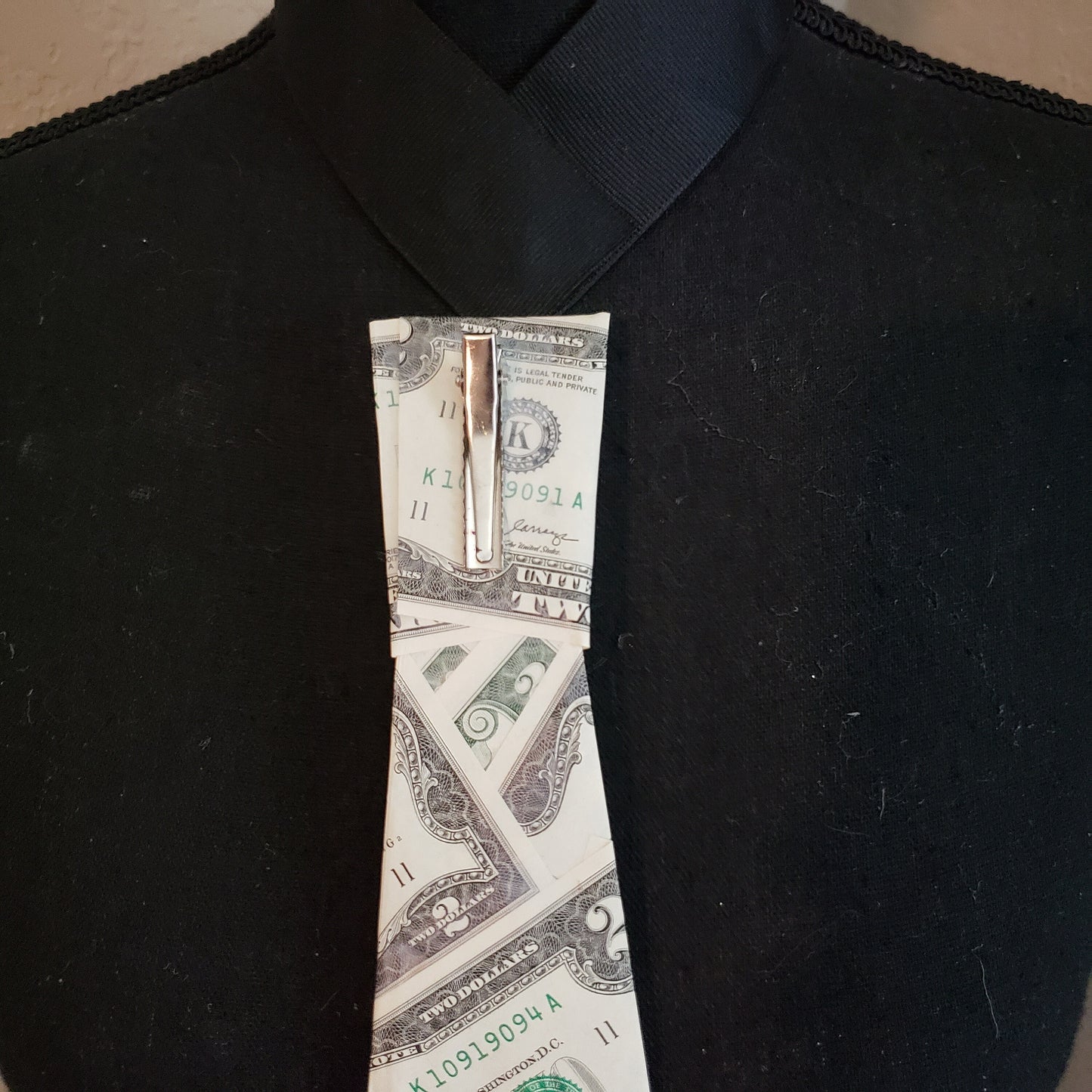 Wearable money tie