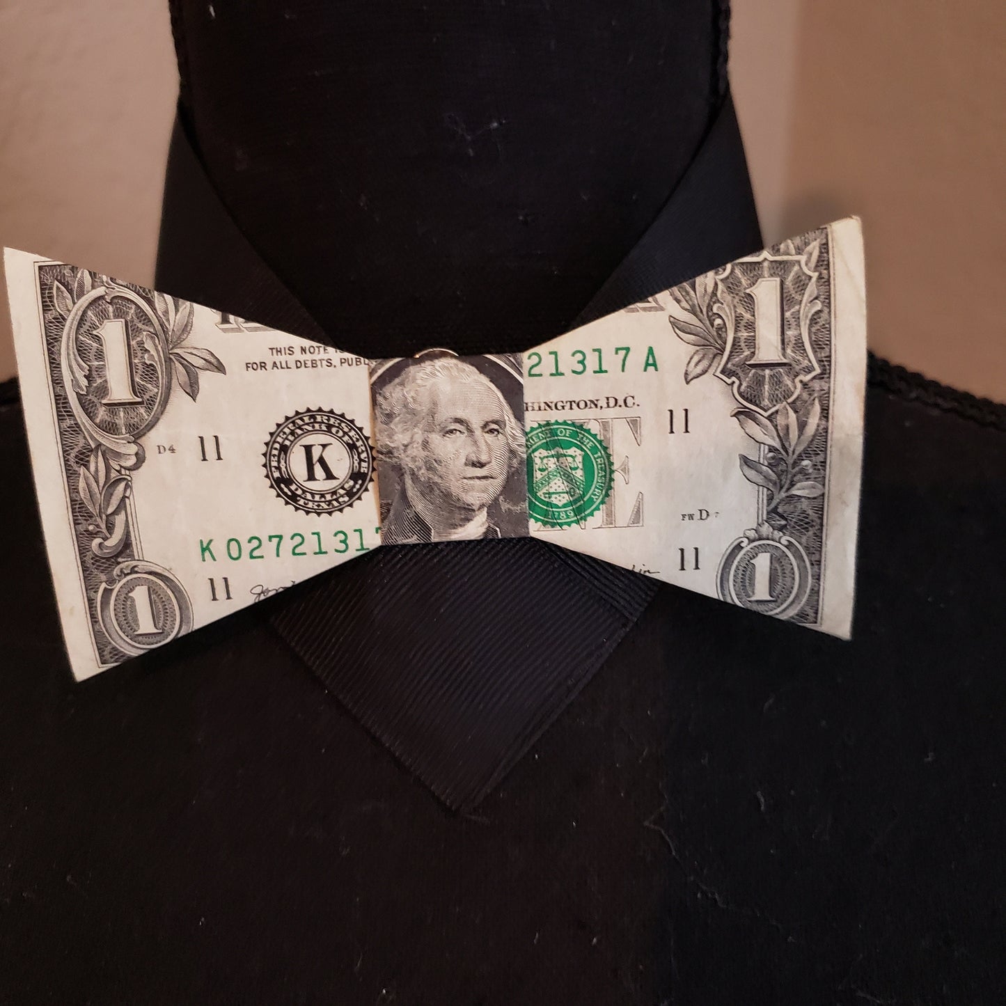 Money wearable bow tie