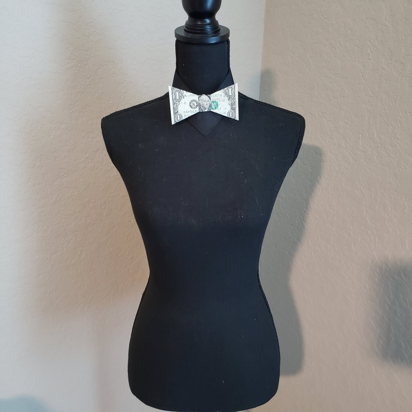 Money wearable bow tie