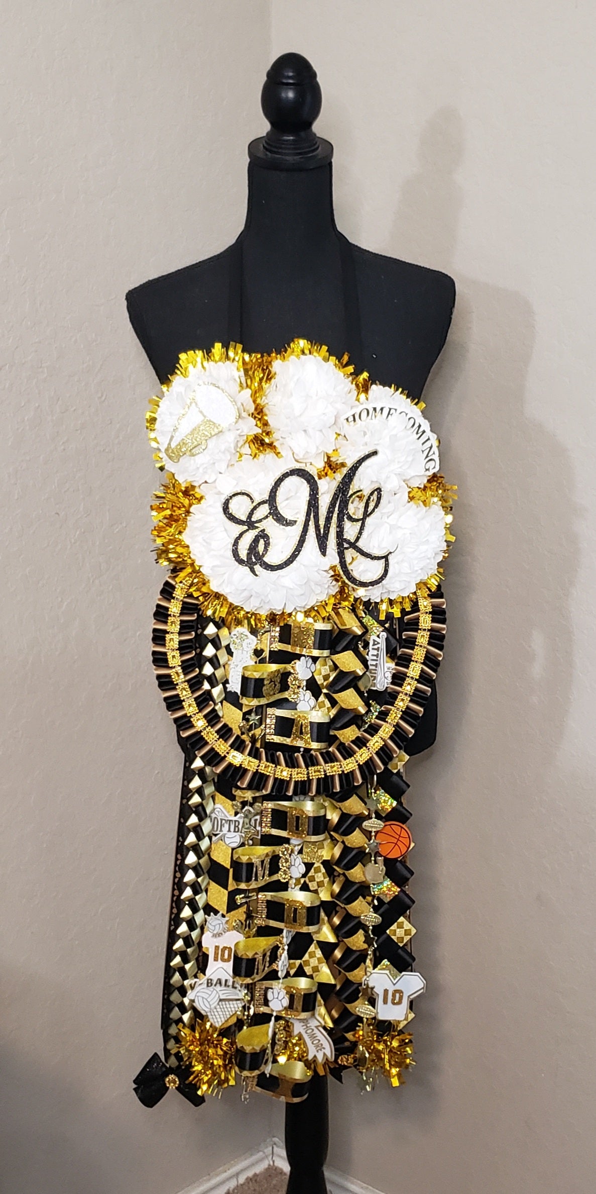 Paw Print Homecoming mum (Made to order)