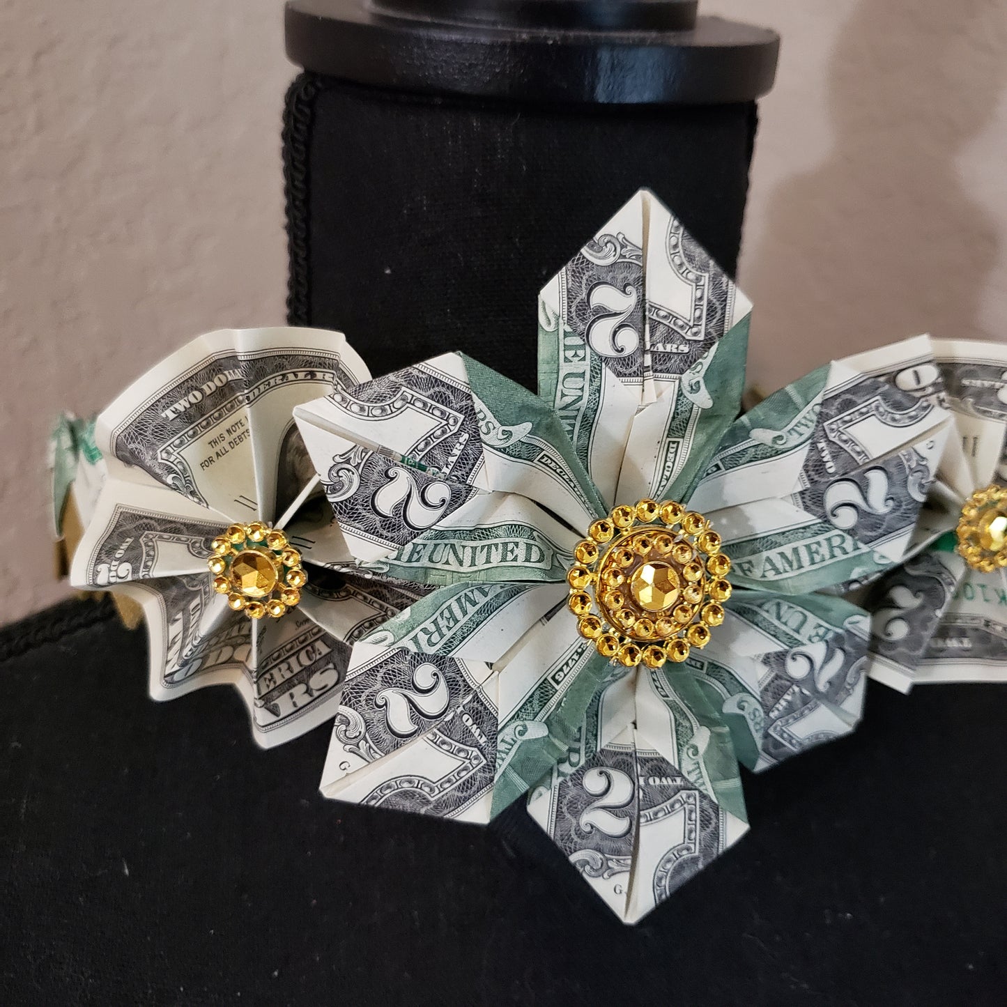 Wearable money graduation crown Tuiga with large flower and 2 small flowers for any ceremony