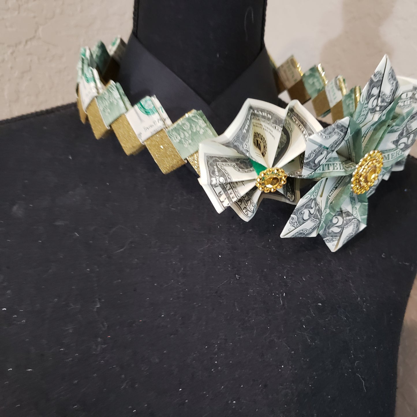 Wearable money graduation crown Tuiga with large flower and 2 small flowers for any ceremony