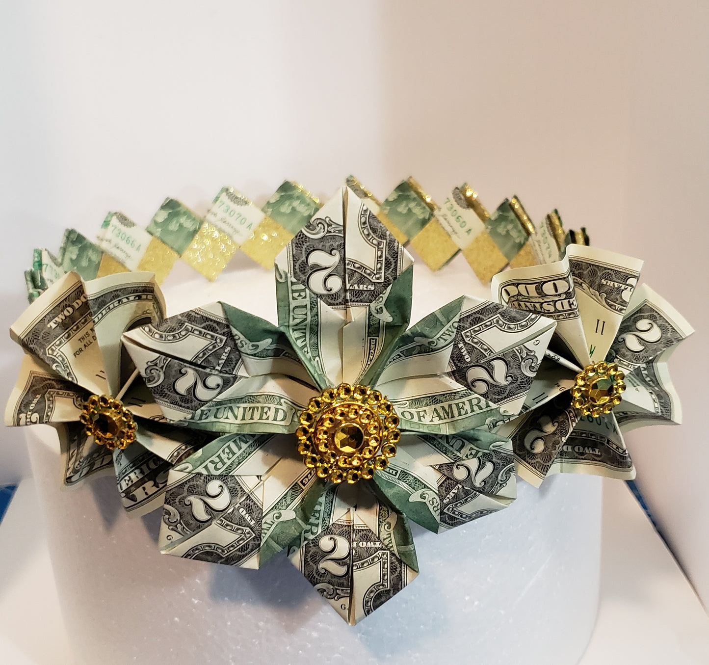 Wearable money graduation crown Tuiga with large flower and 2 small flowers for any ceremony