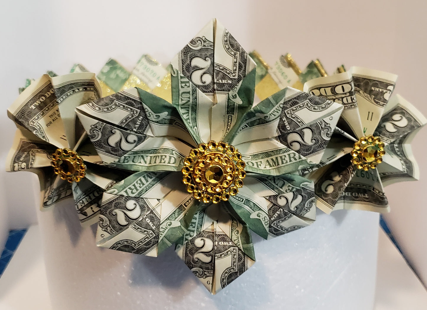 Wearable money graduation crown Tuiga with large flower and 2 small flowers for any ceremony