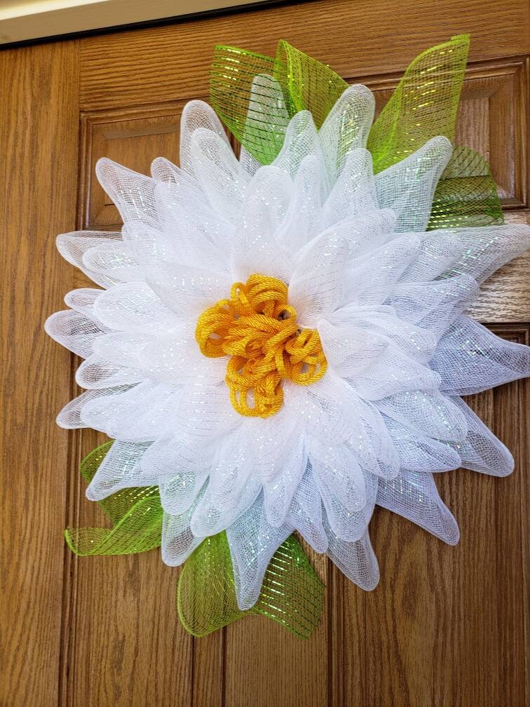 Daisy flower, wreath for the door or wall decor