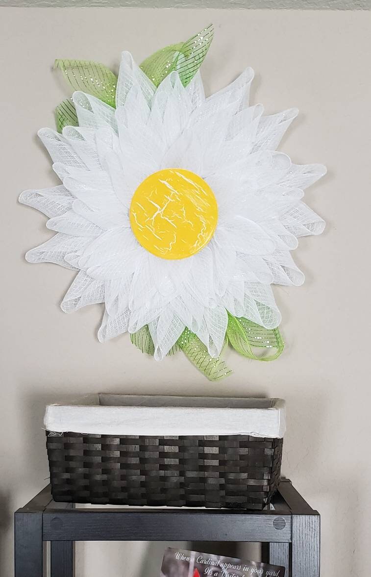 Daisy flower, wreath for the door or wall decor