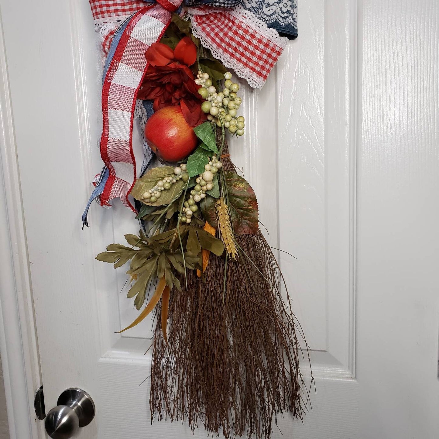 Crisp apple wisk broom door hanger