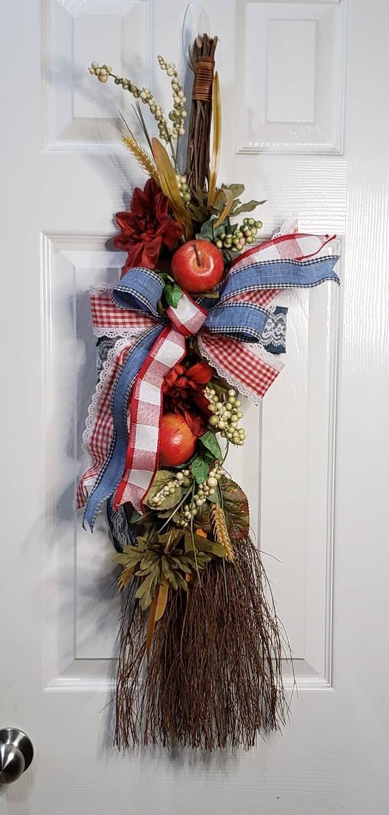 Crisp apple wisk broom door hanger