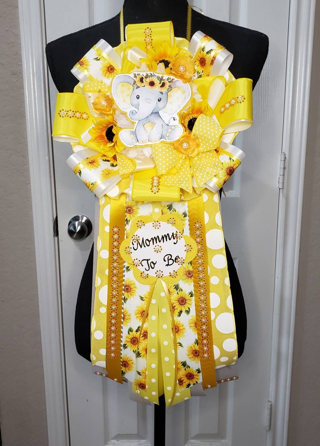 Mommy to be, baby shower, bridal shower, mums, corsages